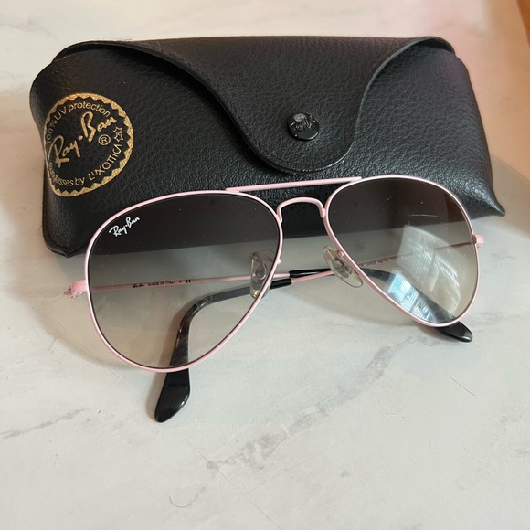 Ray ban aviators light pink outline